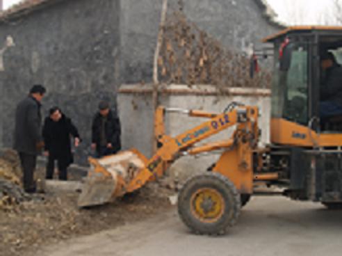 村外找到遗留在外的残缺庙碑