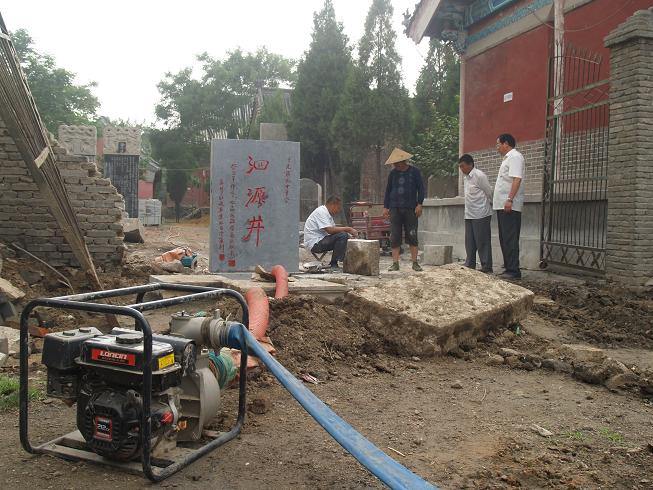 刚抽干，抽水机这时候也歇歇