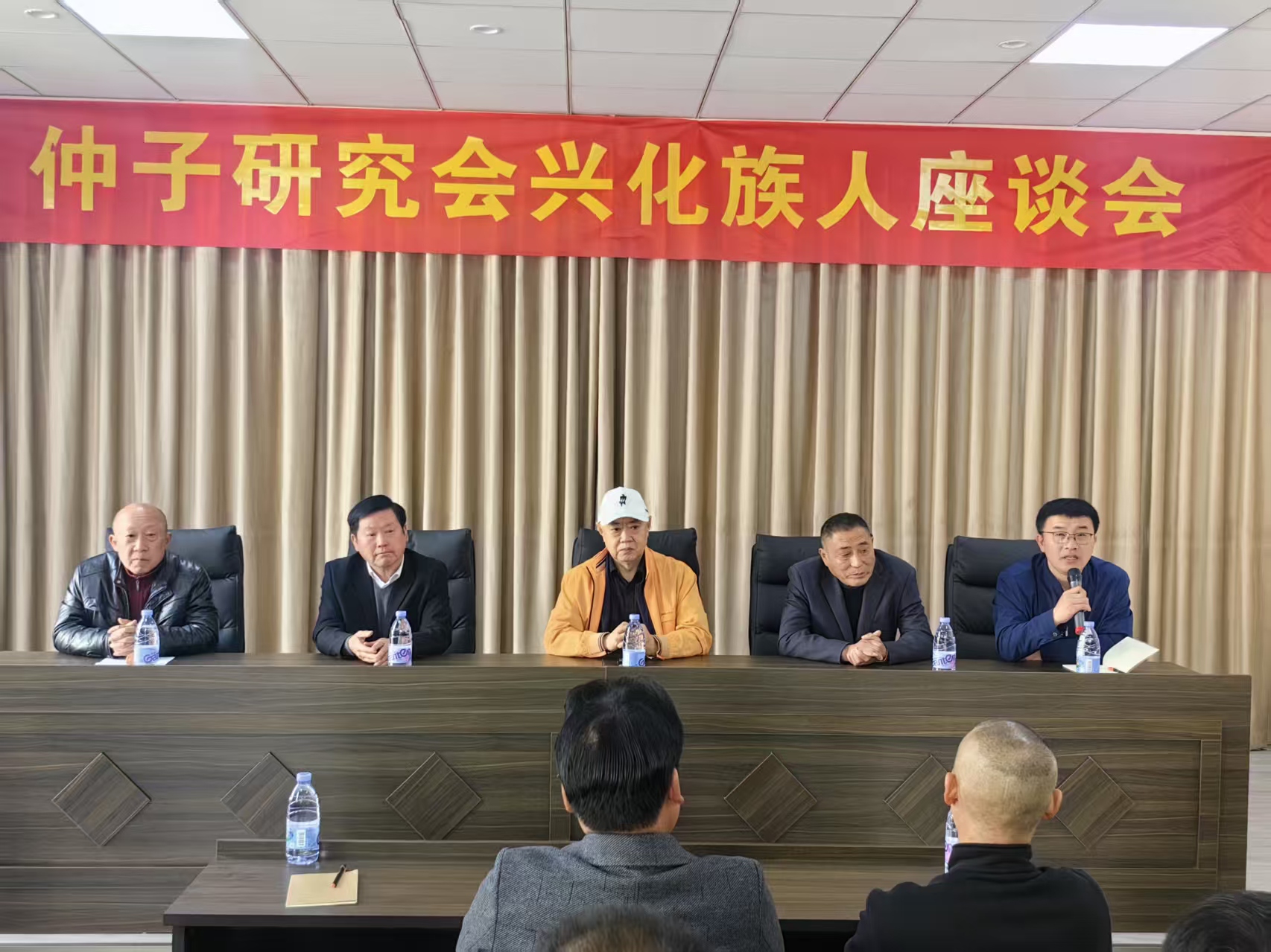 座谈会1.jpg
