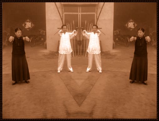 编发仲家浅试学武艺图