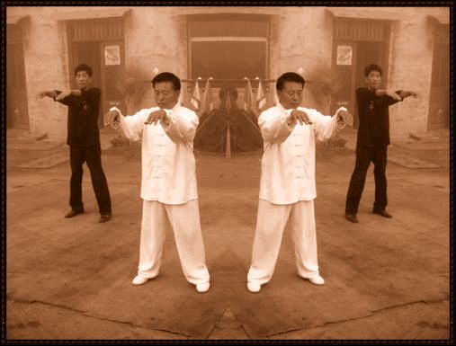 编发仲家浅试学武艺图