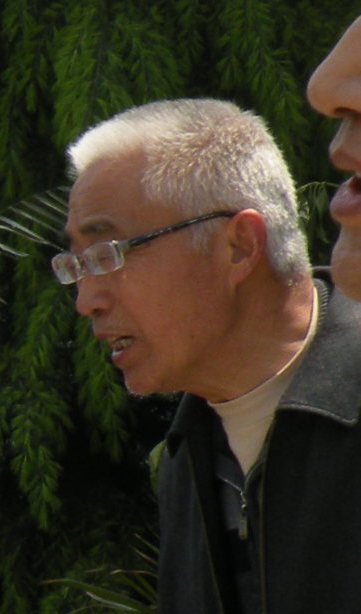 为族人奔走的老人们