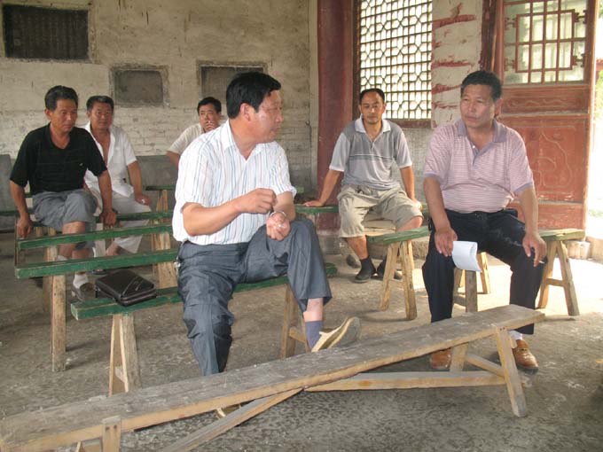 仲家浅修谱动员会在仲庙内举行