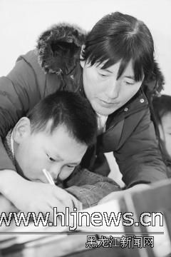 仲威平师德高尚感动伊春